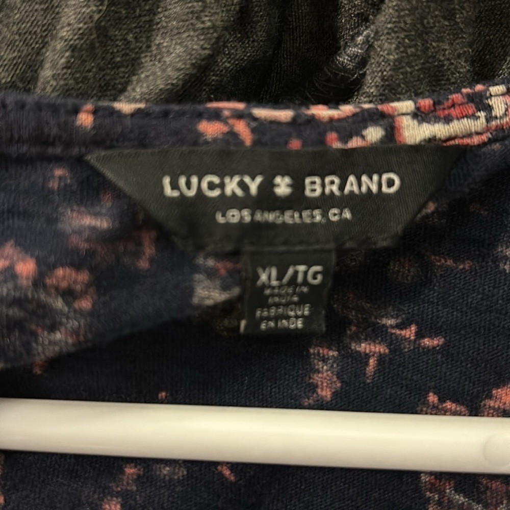 Lucky Brand Women’s Wrap Front Top Size XL Navy Red Mixed Print Elastic Waist - Picture 4 of 10